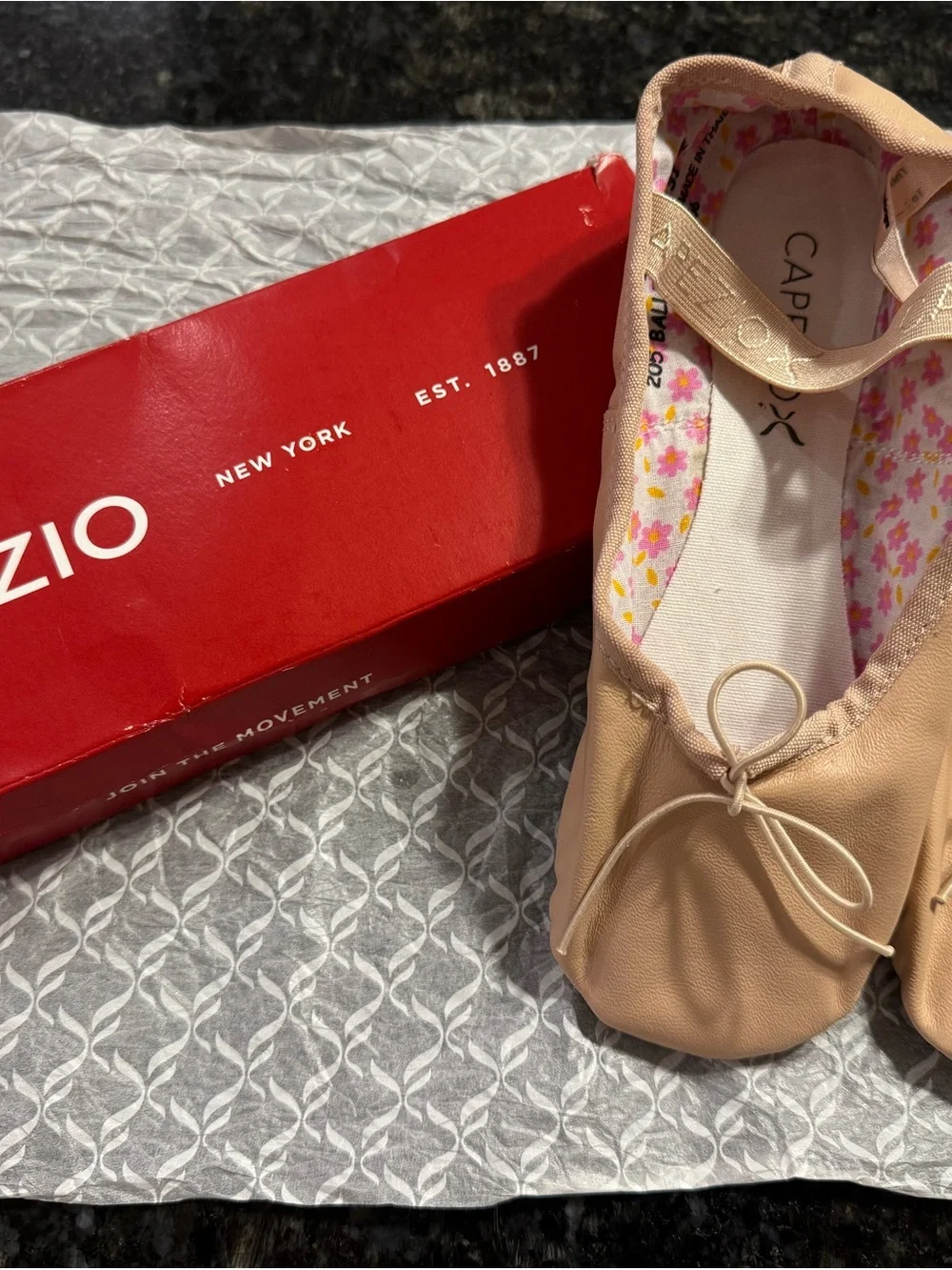 Capezio Leather Full Sole Daisy Ballet Shoe Girls Size 4 M Pink